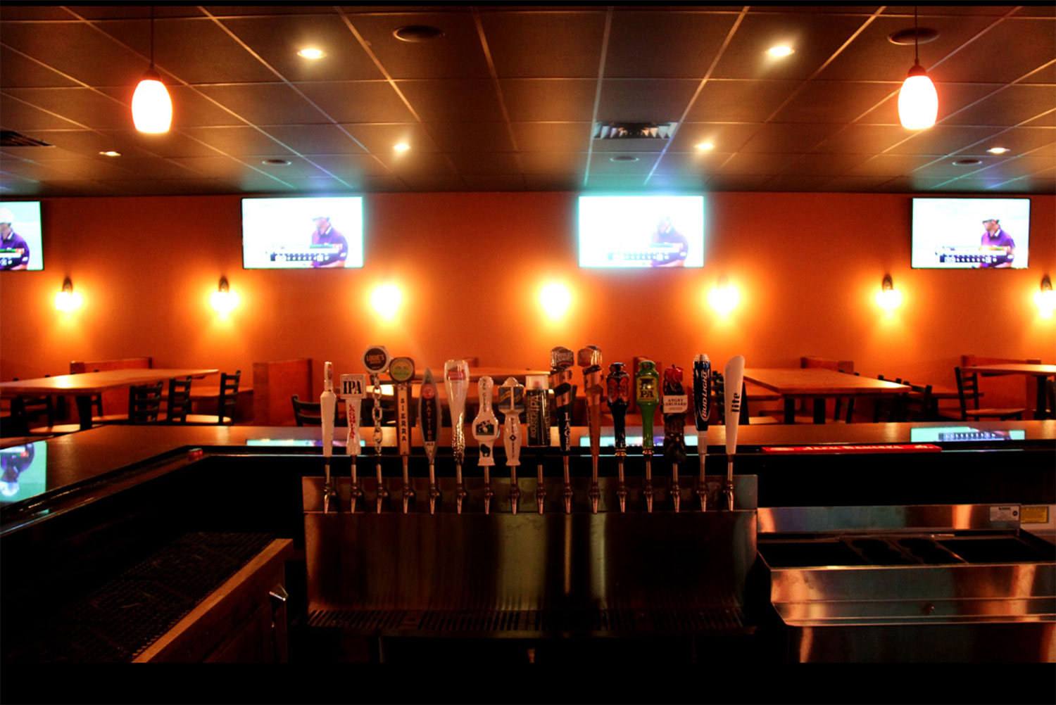 Swagger Sports Bar - Root River Center